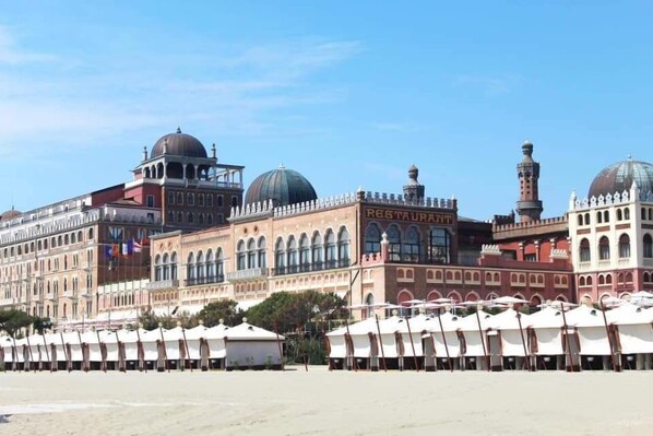 Beach nearby, sun-loungers, beach umbrellas, beach towels