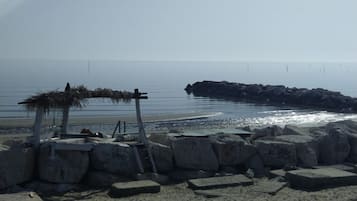 Beach nearby, sun-loungers, beach umbrellas, beach towels