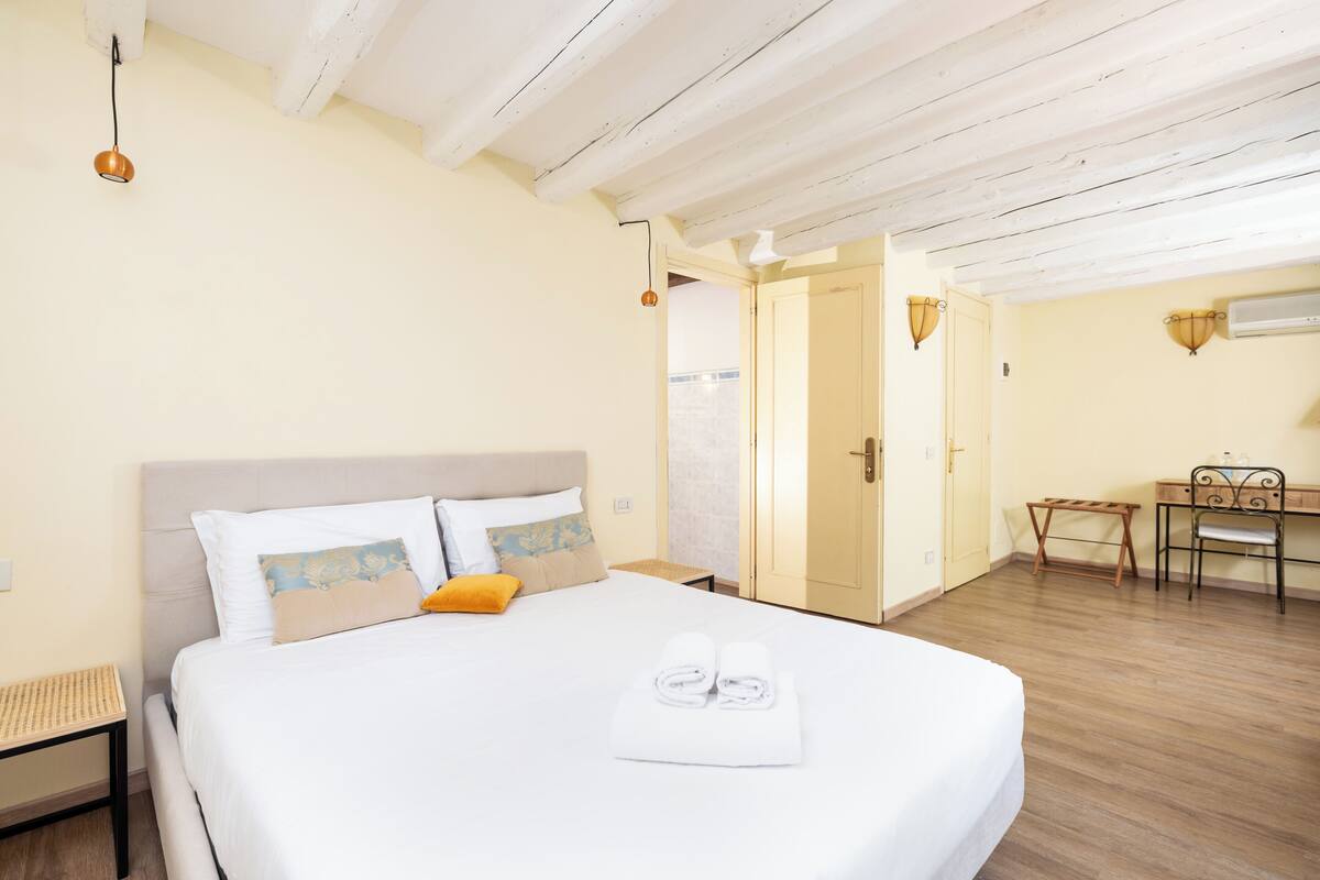 Economy Double Room, Ground Floor | Hypo-allergenic bedding available, in-room safe, WiFi (free), bed sheets