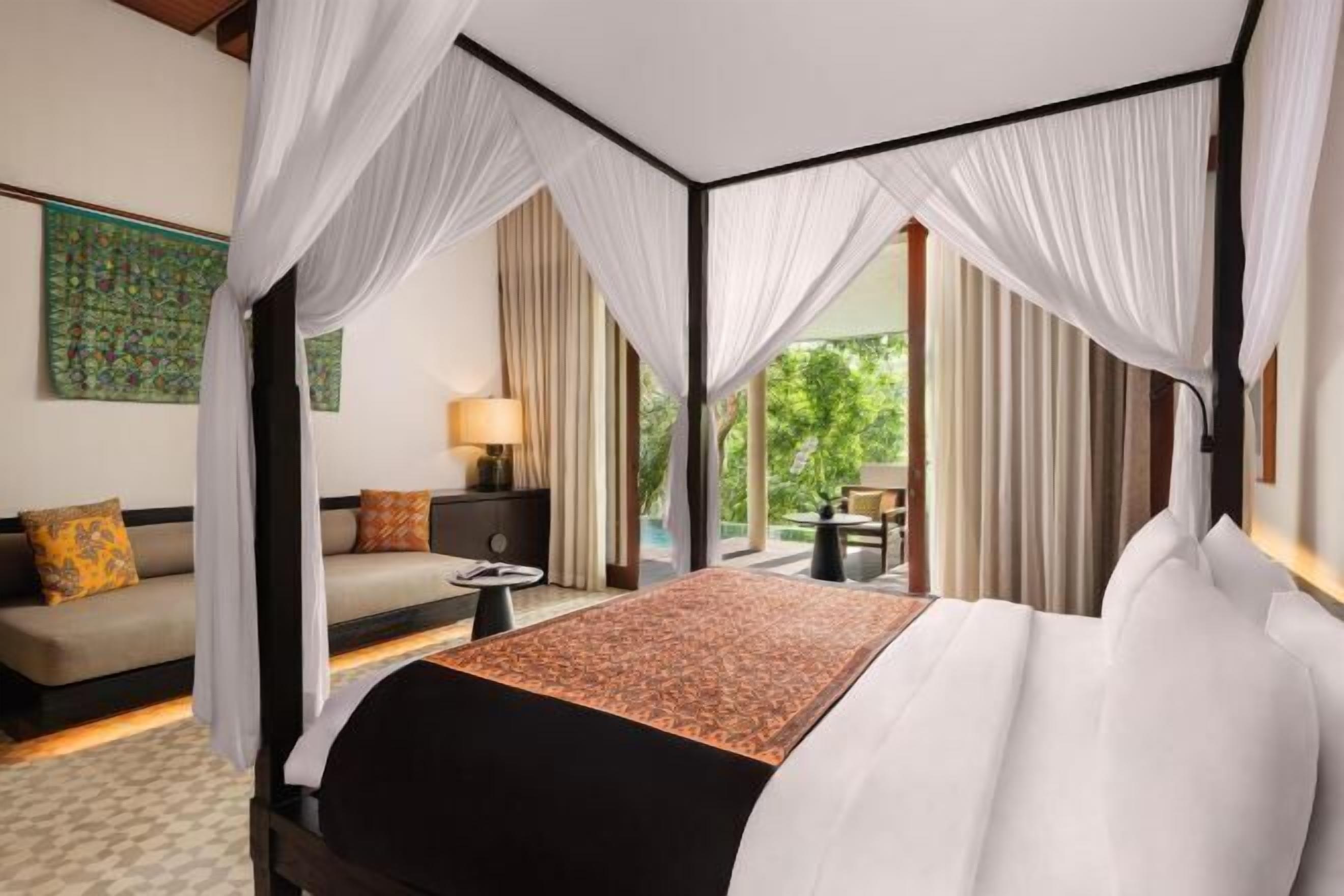 Roupas de cama premium, frigobar, cofres nos quartos