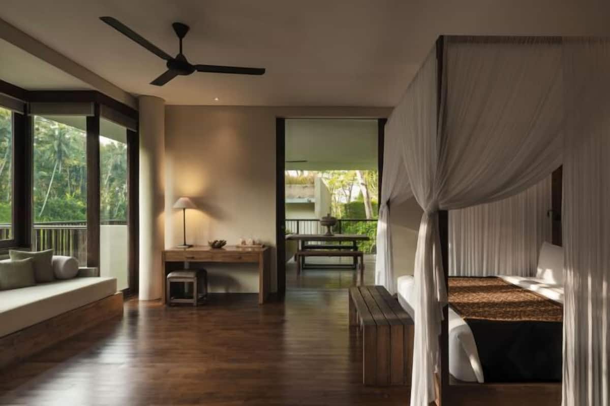 Premium bedding, minibar, in-room safe, laptop workspace