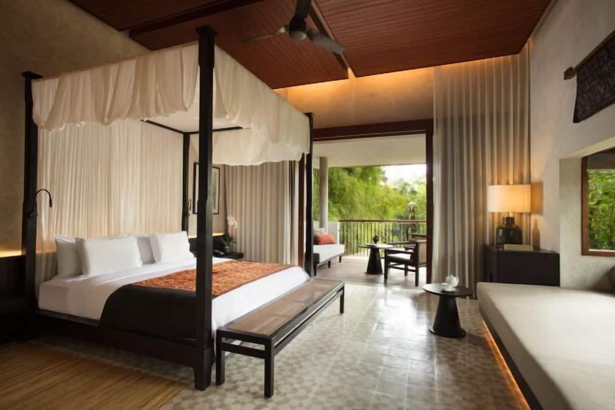 Premium bedding, minibar, in-room safe, laptop workspace