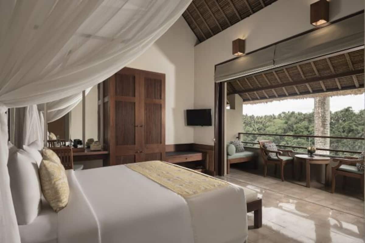 Roupas de cama premium, frigobar, cofres nos quartos