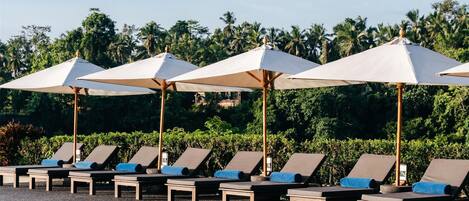 Outdoor pool, pool loungers