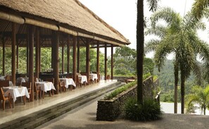 Breakfast, lunch and dinner served - Alila Ubud. Bali (Ubud)