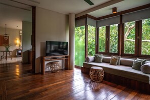 Villa (Forest Edge) | Ropa de cama de alta calidad y minibar 