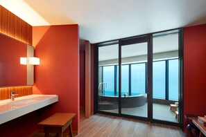 Premium bedding, down comforters, pillowtop beds, in-room safe - Sheraton Okinawa Sunmarina Resort (Onna)