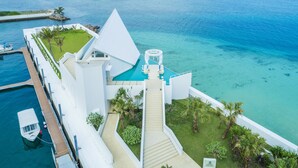A modern resort with a pool, a boat dock, and a view of the ocean. - Sheraton Okinawa Sunmarina Resort (Onna)