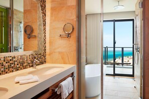 Baignoire et douche séparées, baignoire relaxante profonde
