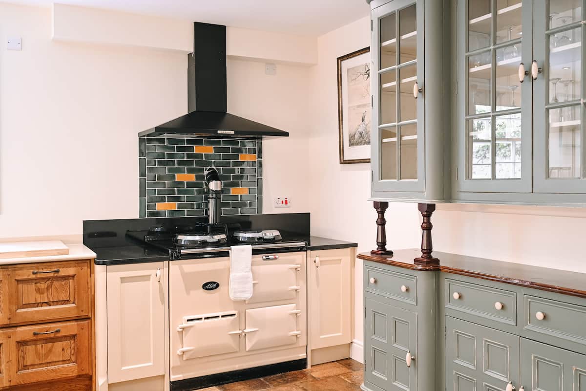 linen merchant's residence | 1 bedroom, minibar, in-room safe, individually decorated