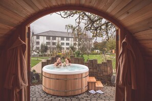 Sauna, hot tub, steam room, body treatments, aromatherapy