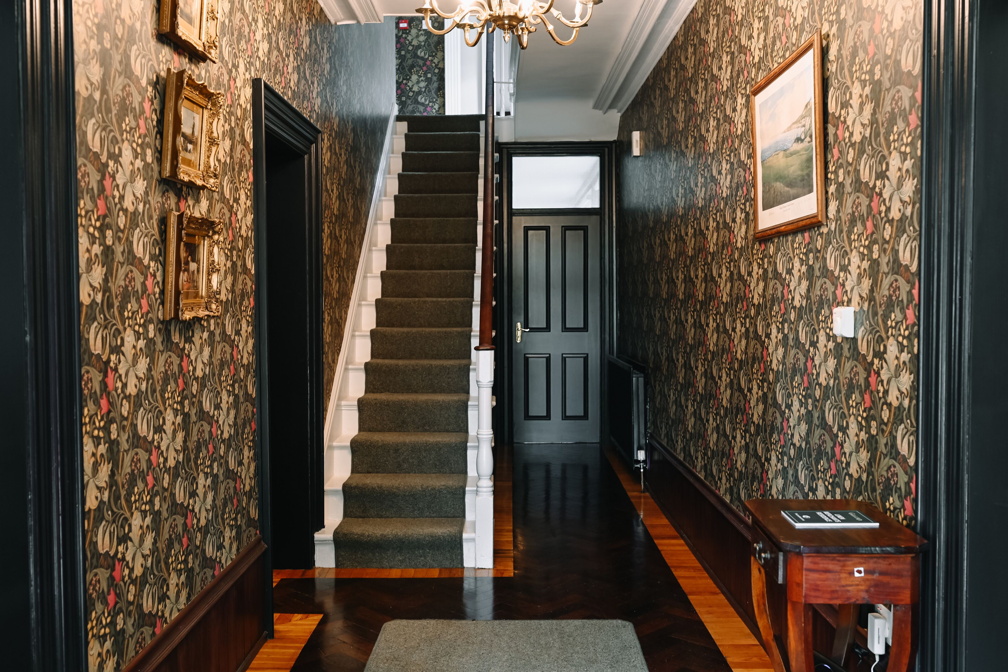 linen merchant's residence | 1 bedroom, minibar, in-room safe, individually decorated