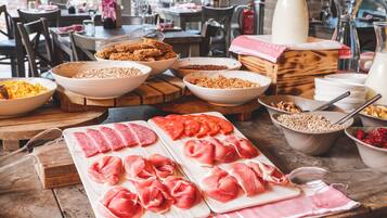 Desayuno buffet incluido todos los días