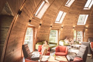 Sauna, hot tub, steam room, body treatments, aromatherapy