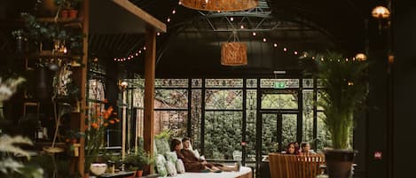 Sauna, bain à remous, hammam, soins corporels, soins d'aromathérapie