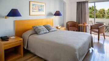 Minibar, Zimmersafe, Verdunkelungsvorhänge, schallisolierte Zimmer