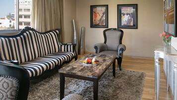 迷你吧、房內夾萬、遮光窗簾/窗簾、隔音