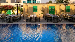 2 restaurants, breakfast, lunch, dinner served; Greek cuisine