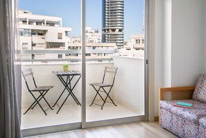 1 quarto, frigobar, cofres nos quartos, cortinas blackout