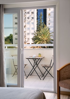 1 quarto, frigobar, cofres nos quartos, cortinas blackout