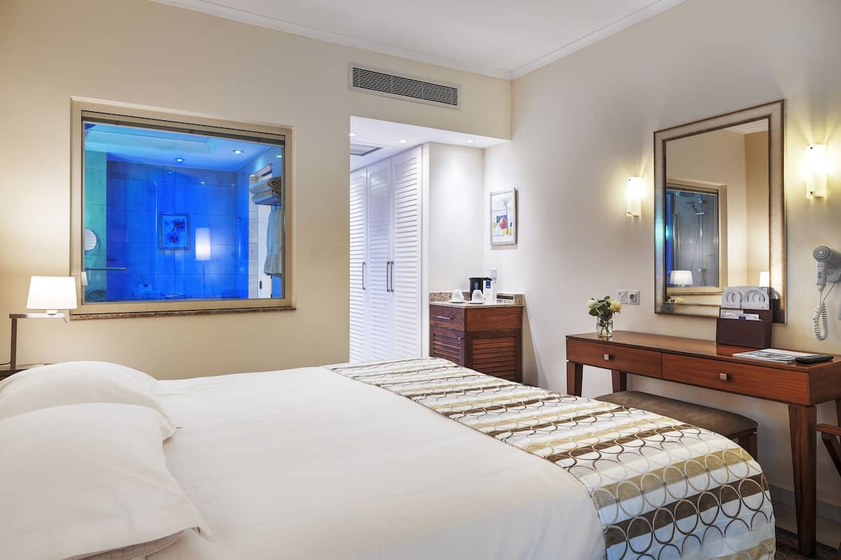Minibar, in-room safe, desk, blackout drapes