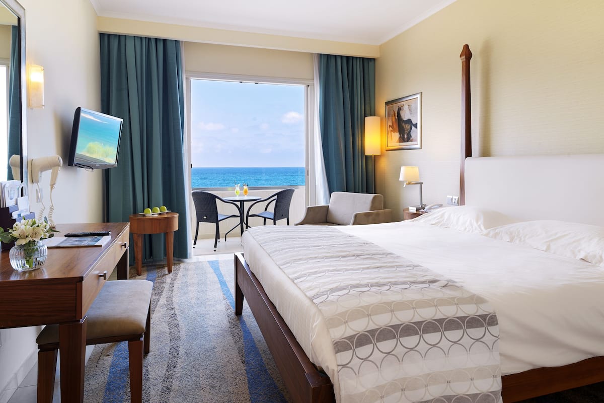 Minibar, in-room safe, desk, blackout drapes