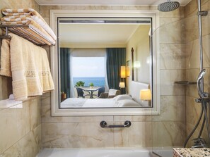 Combined shower/tub, free toiletries, hair dryer, slippers - Alexander The Great Beach Hotel (Paphos)