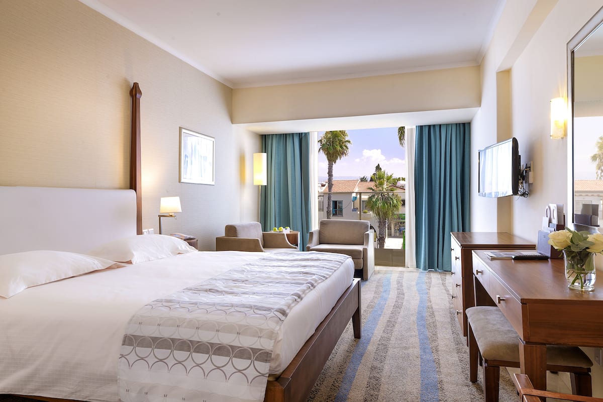 minibar, in-room safe, desk, blackout curtains