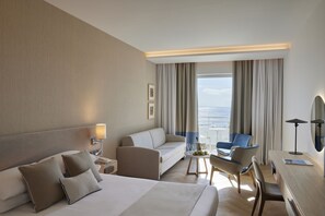 Premium Pool and Seaview Room (16+ years old) | Minibar, coffres-forts dans les chambres, chambres insonorisées