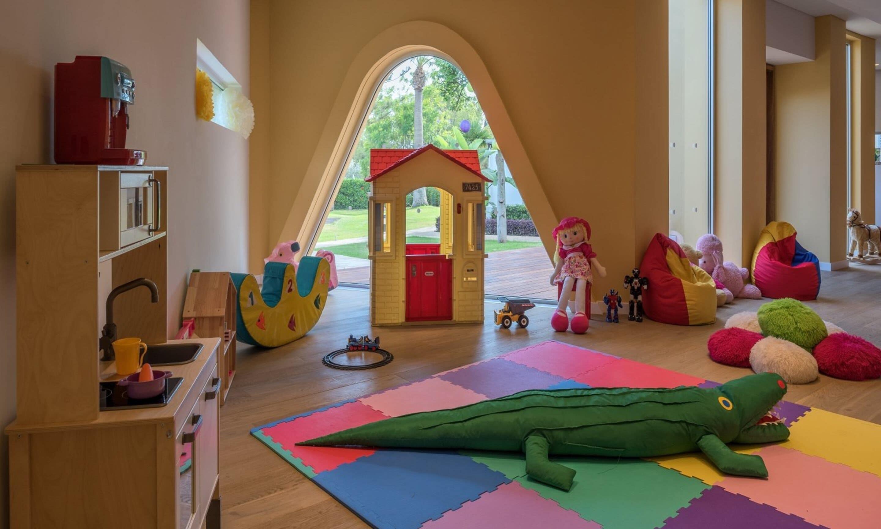 Photo - Mediterranean Beach Hotel