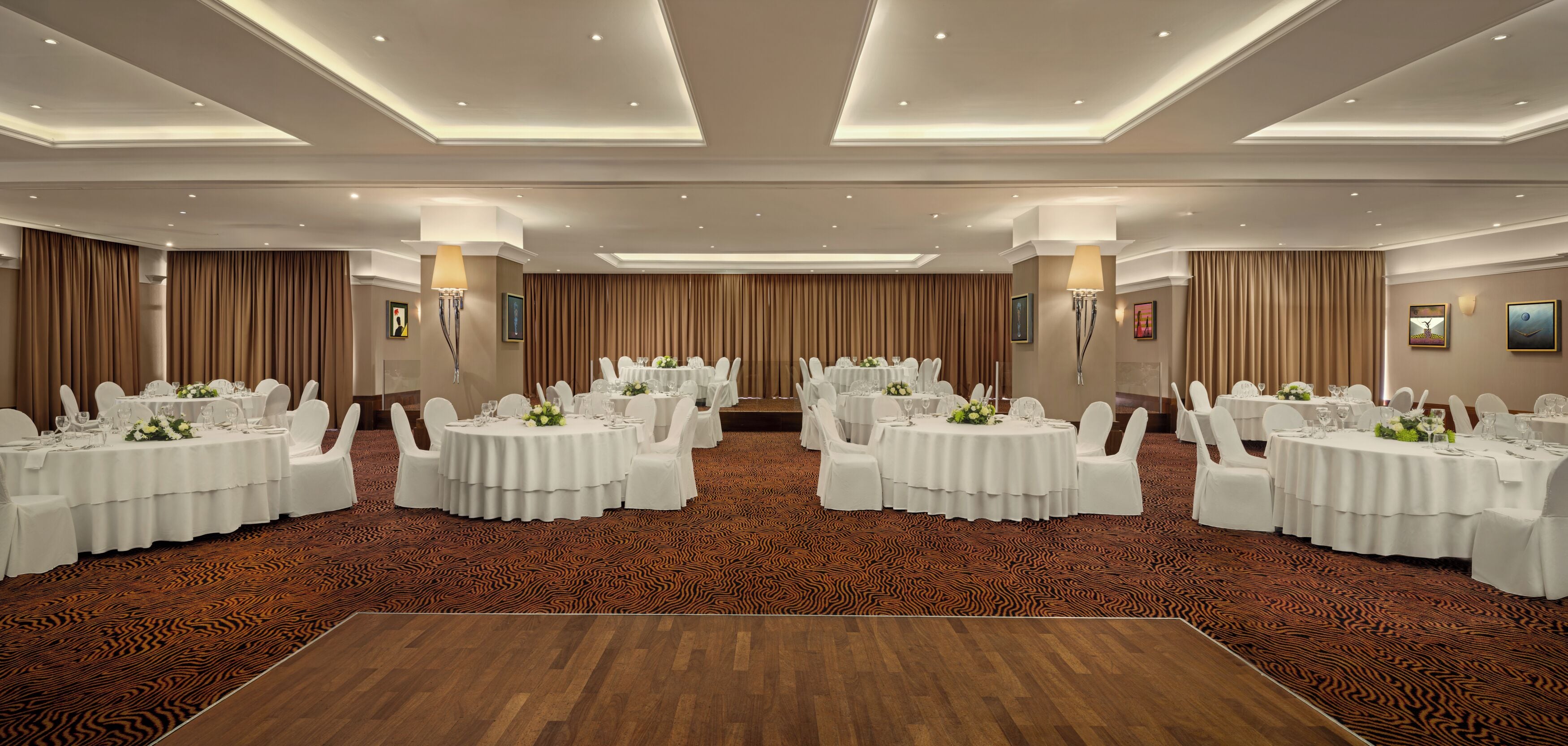 Photo - Mediterranean Beach Hotel