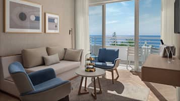 Junior Pool & Sea View Room (16+ years old) | Minibar, brankas, kedap suara, dan Wi-Fi gratis
