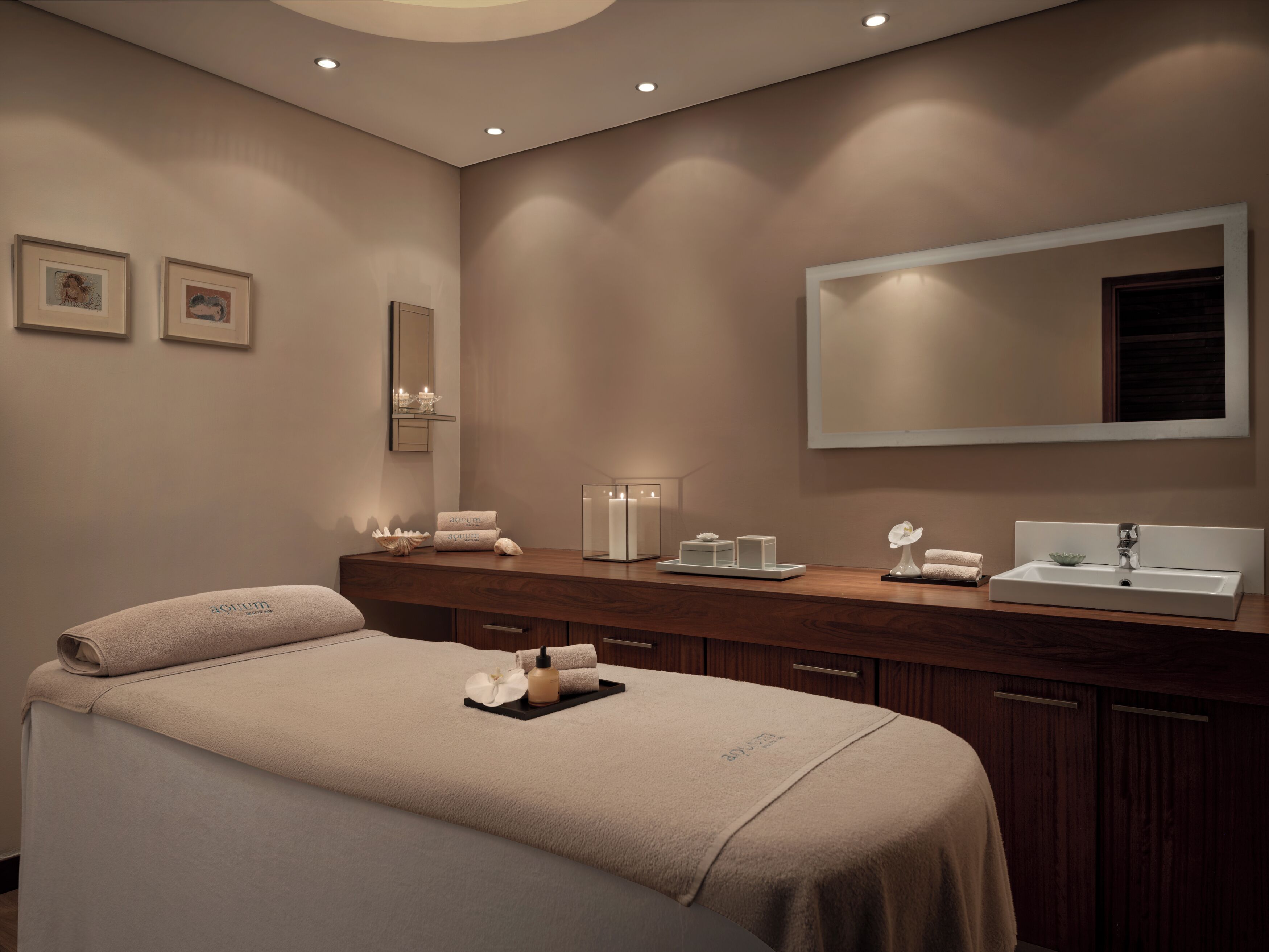 Sauna, body treatments, mud baths, hydrotherapy, aromatherapy