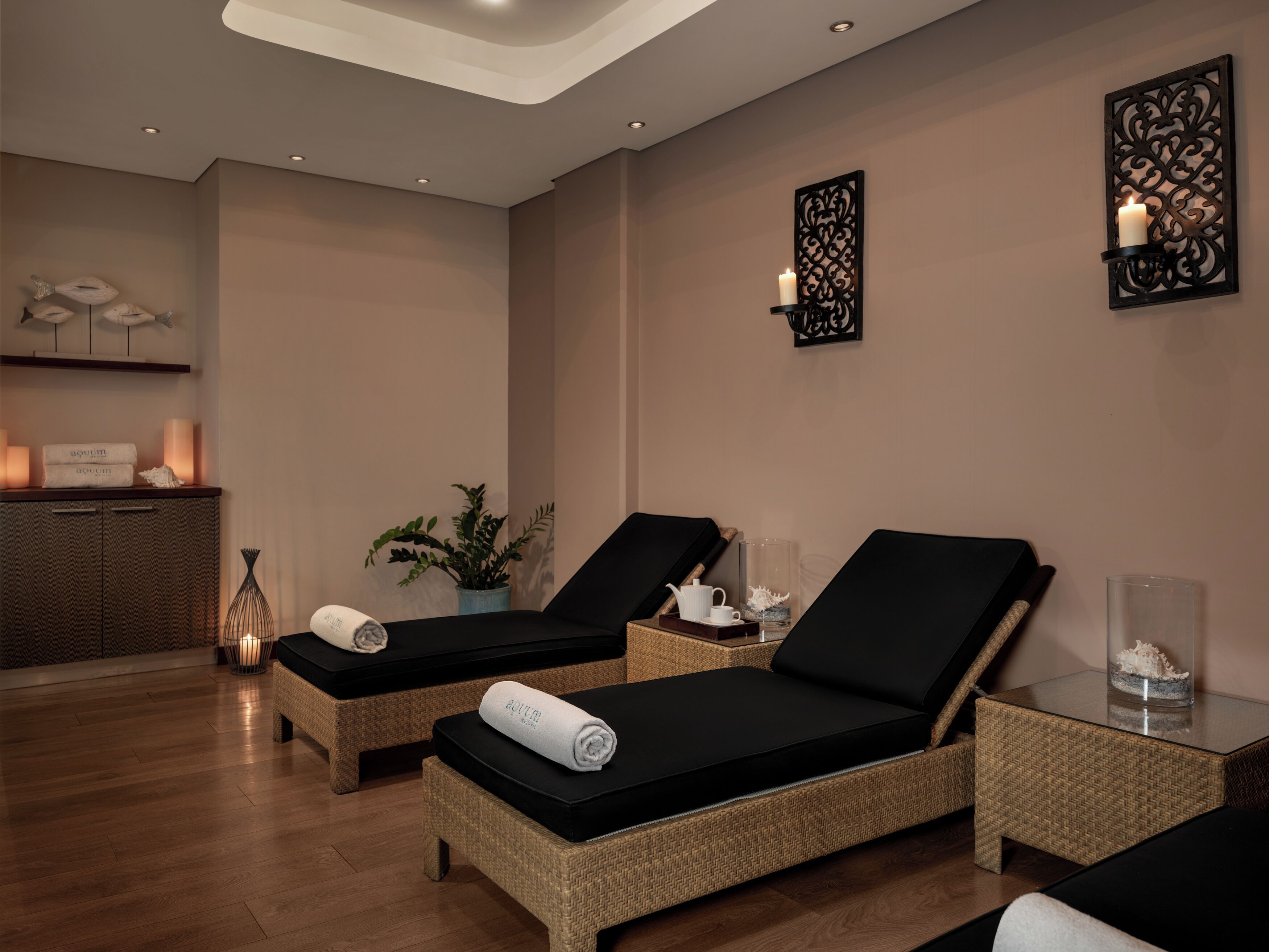 Sauna, body treatments, mud baths, hydrotherapy, aromatherapy