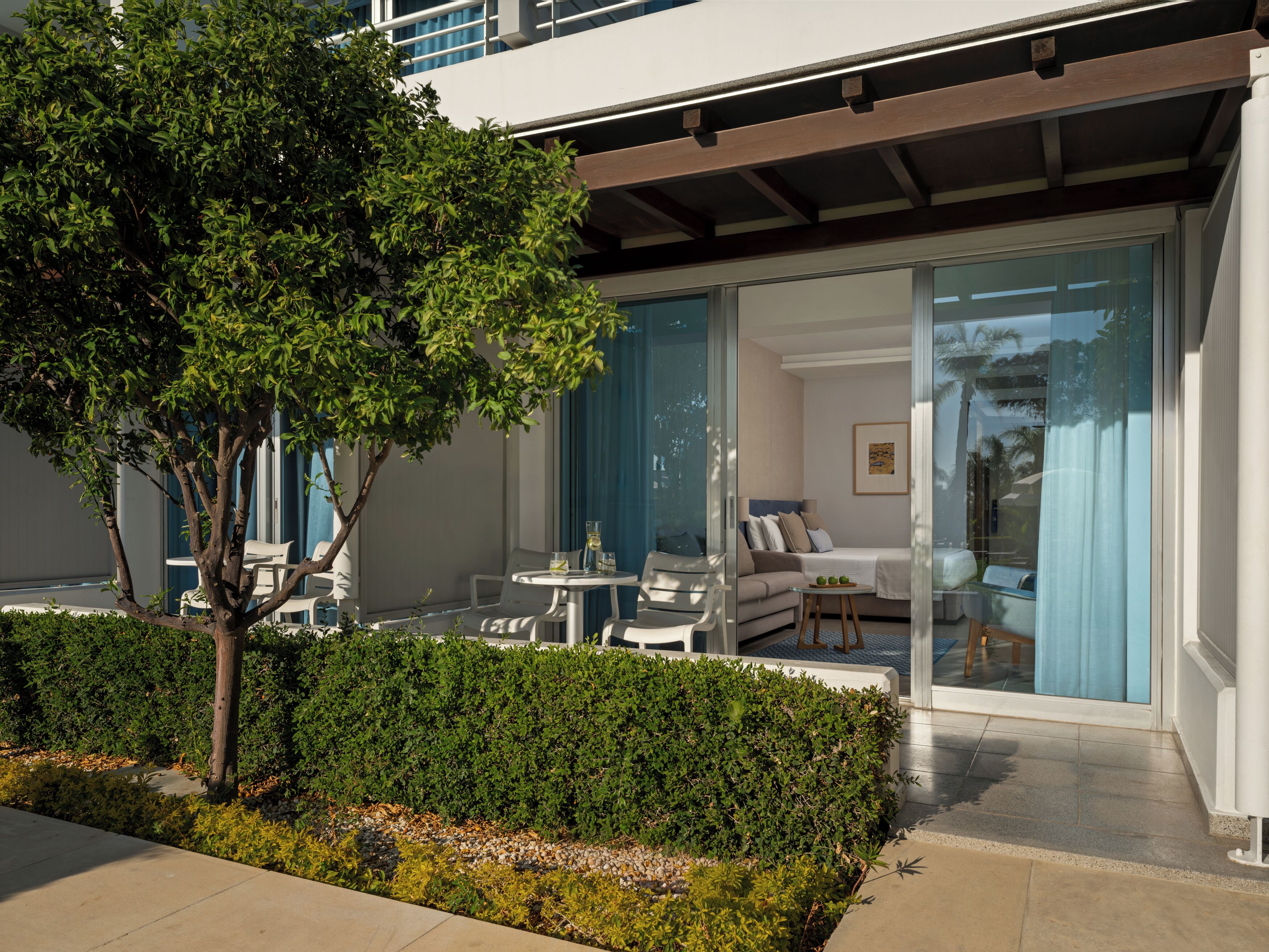 Family Room, Pool View | Minibar, in-room safe, soundproofing, free WiFi