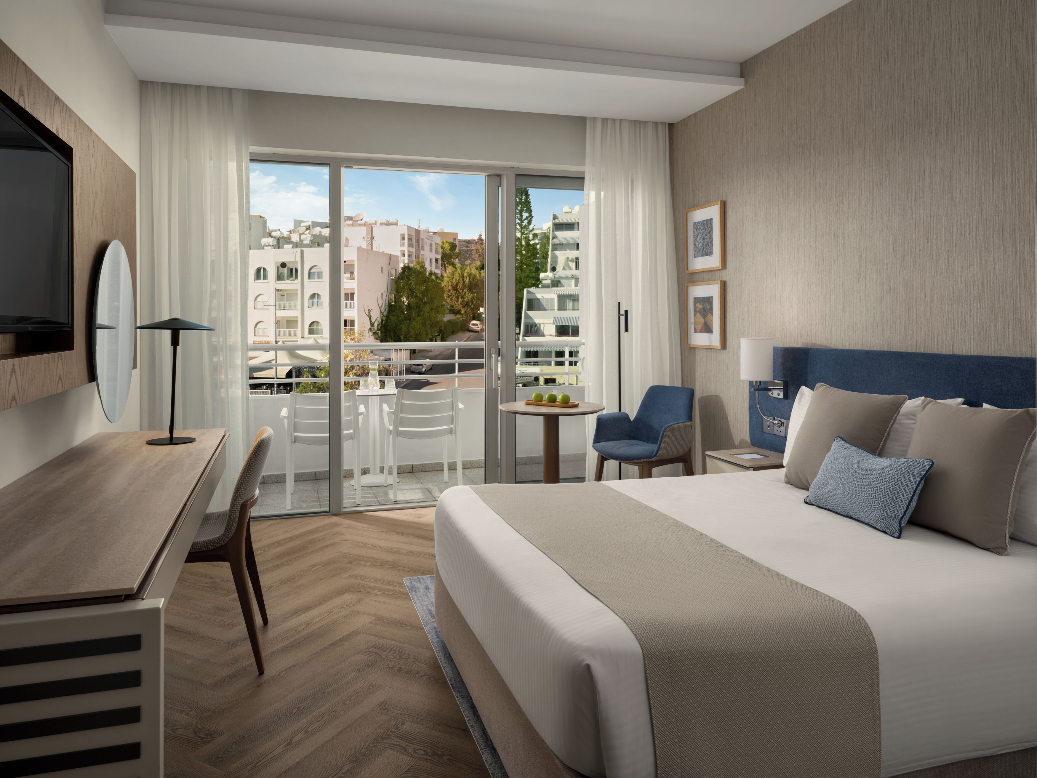 Minibar, in-room safe, soundproofing, free WiFi