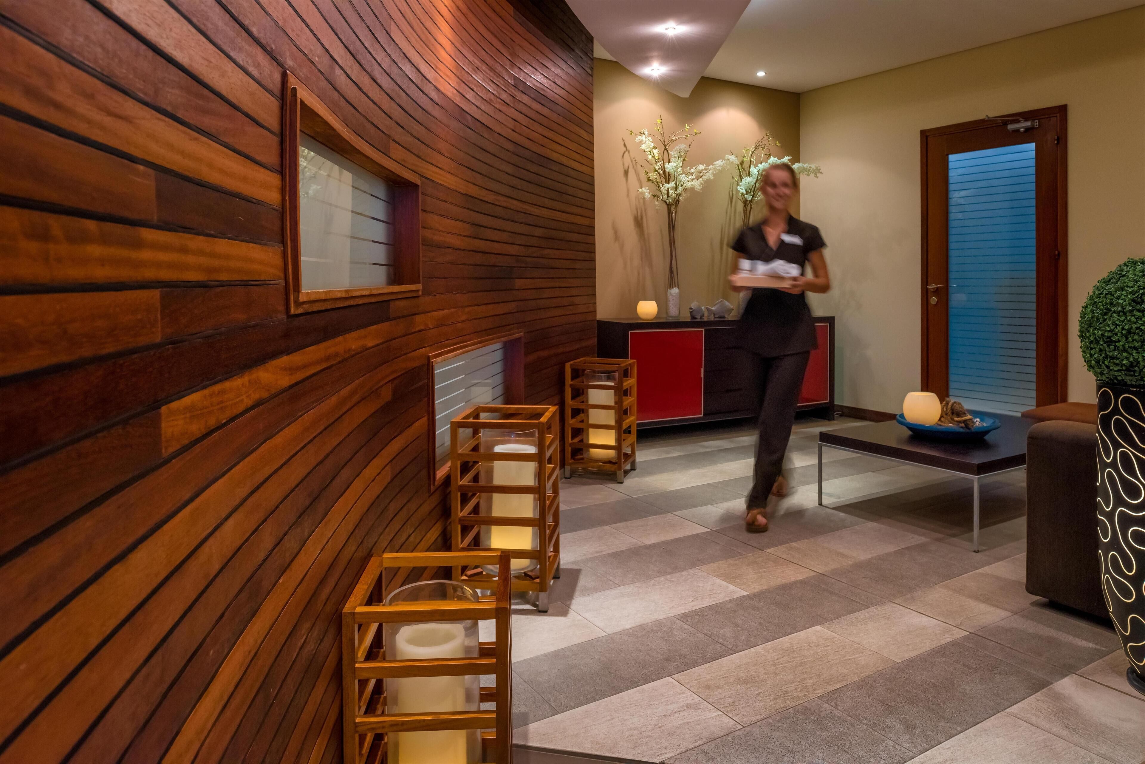 Photo - Mediterranean Beach Hotel