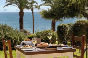 5 restaurants; breakfast, lunch, and dinner served - Mediterranean Beach Hotel (Limassol)