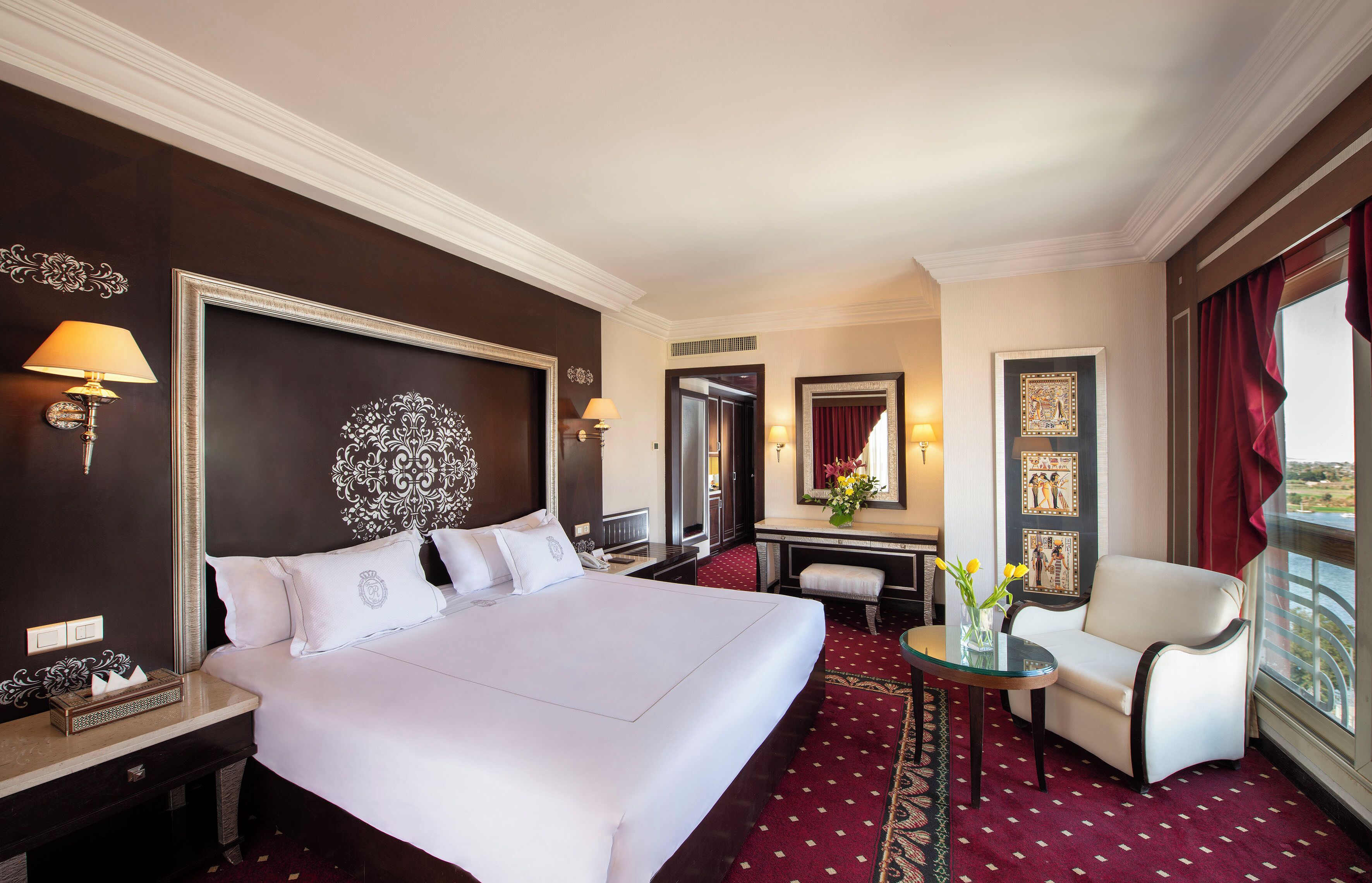 Suite reial | Minibar, caixa forta a l'habitació i escriptori 