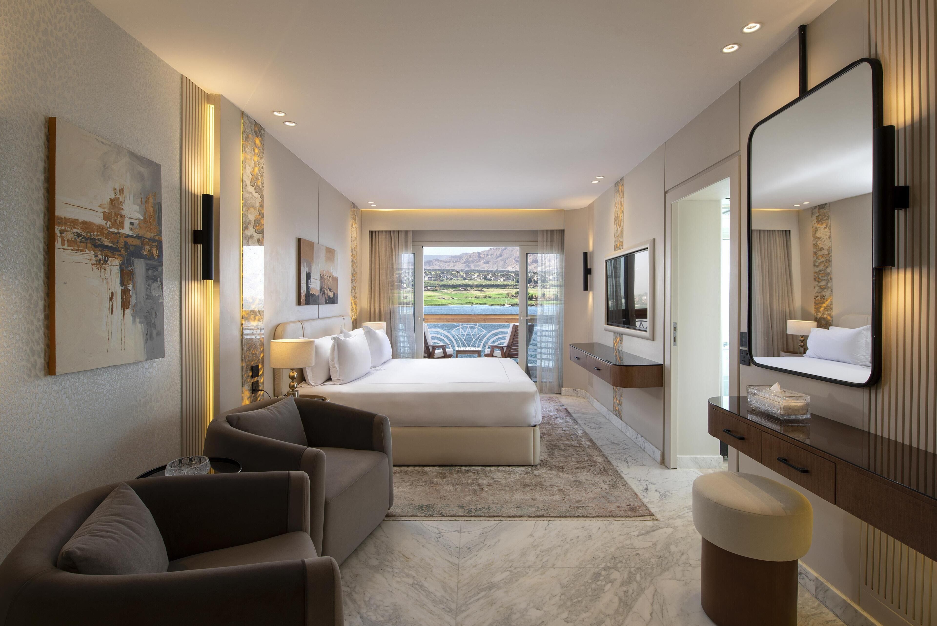 Elite Signature Plus Suite | Minibar, in-room safe, soundproofing, WiFi
