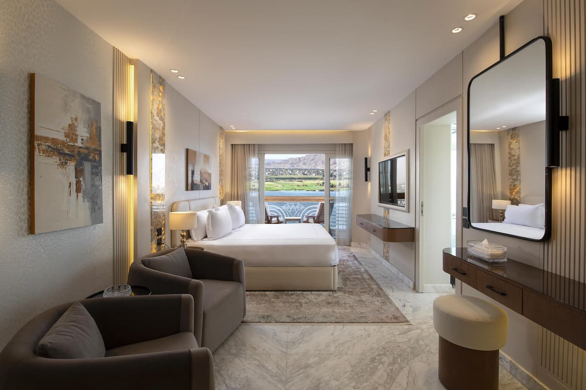Elite Signature Plus Suite | Frigobar, cofres nos quartos, quartos à prova de som, Wi-Fi