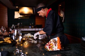 3 restaurants; breakfast, lunch, and dinner served - Sonesta St George Hotel Luxor (Luxor)