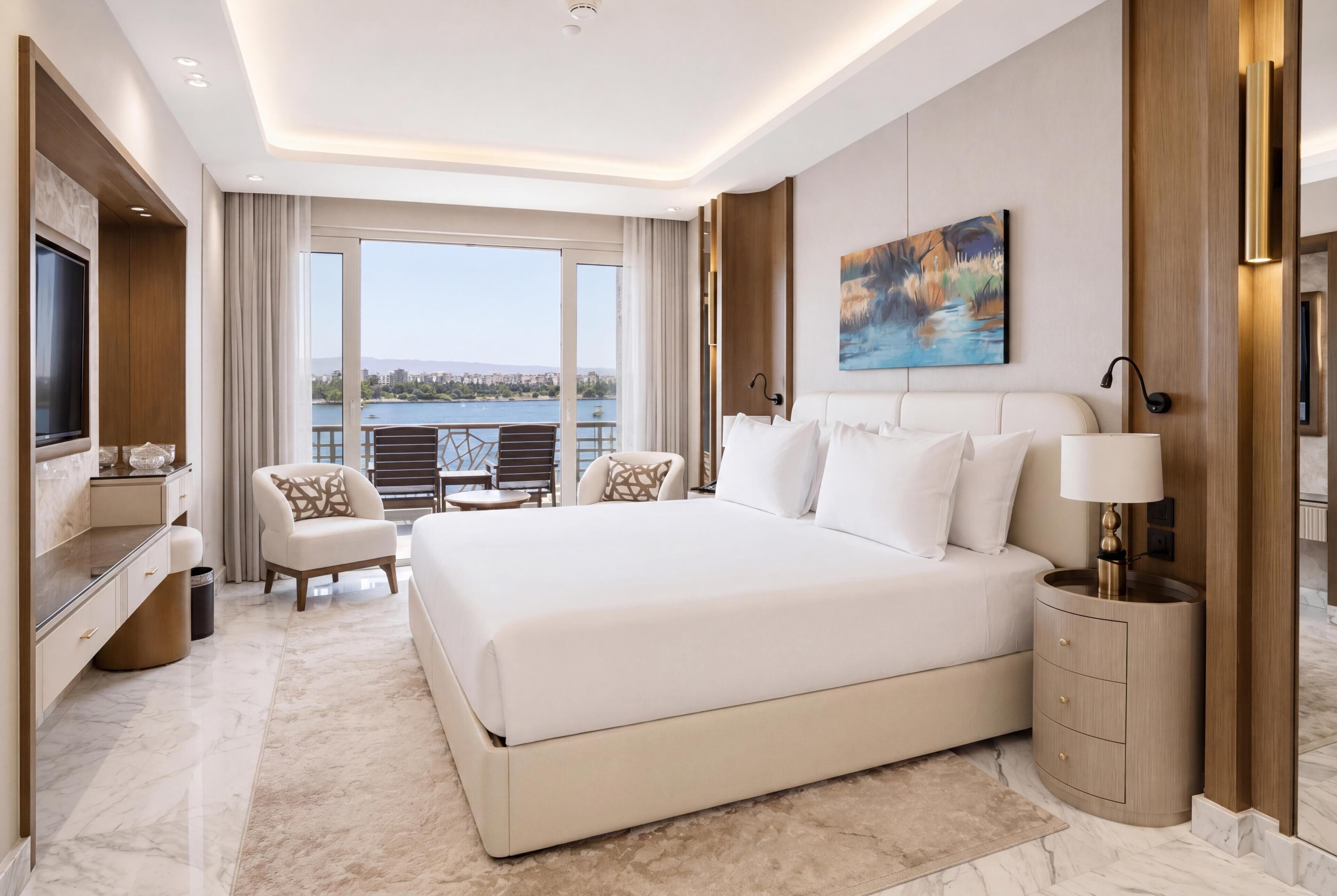 Elite Signature Suite | Minibar, caja fuerte, sistema de insonorización y wifi