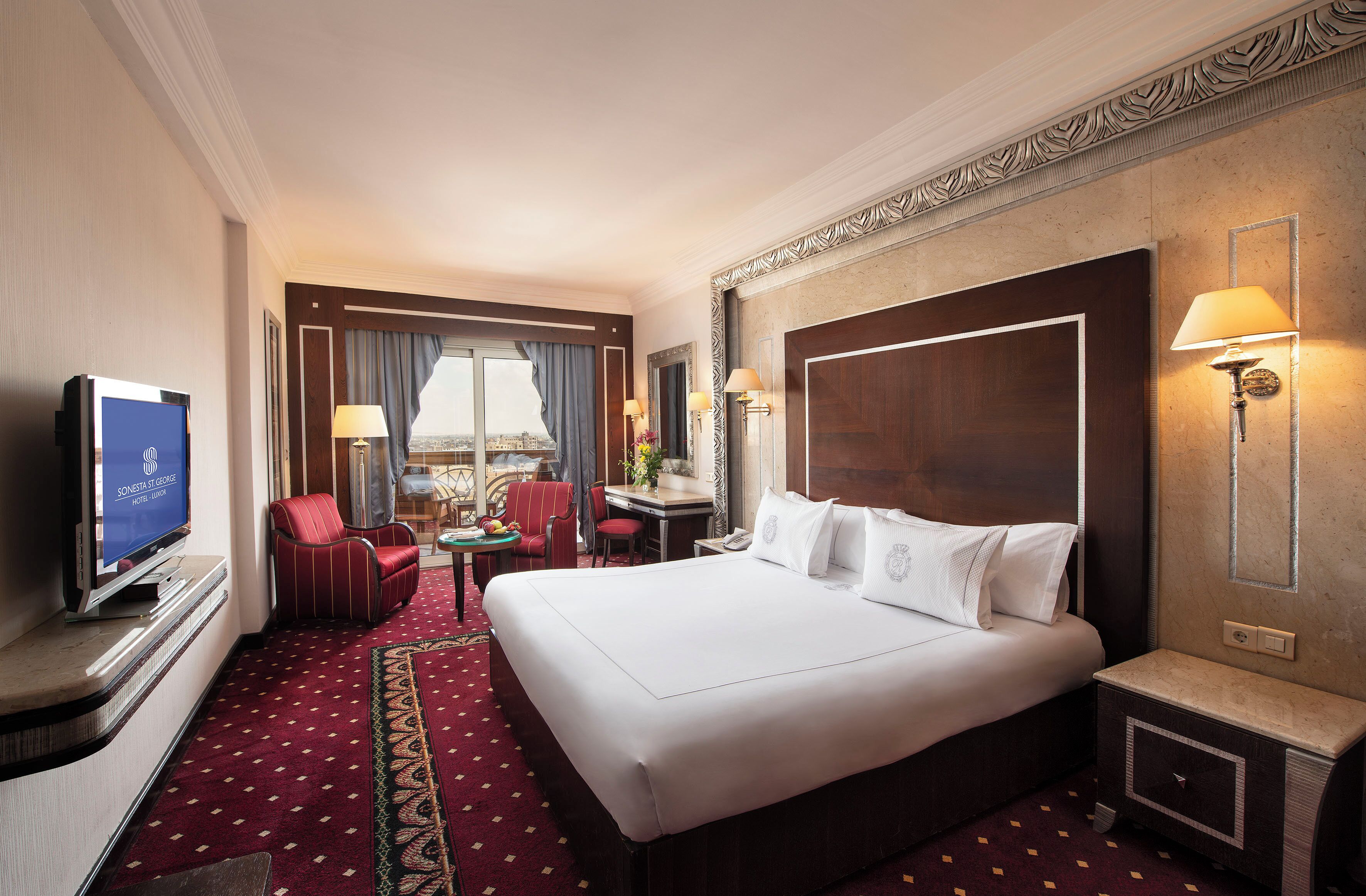 Habitació reial | Minibar, caixa forta a l'habitació i escriptori 