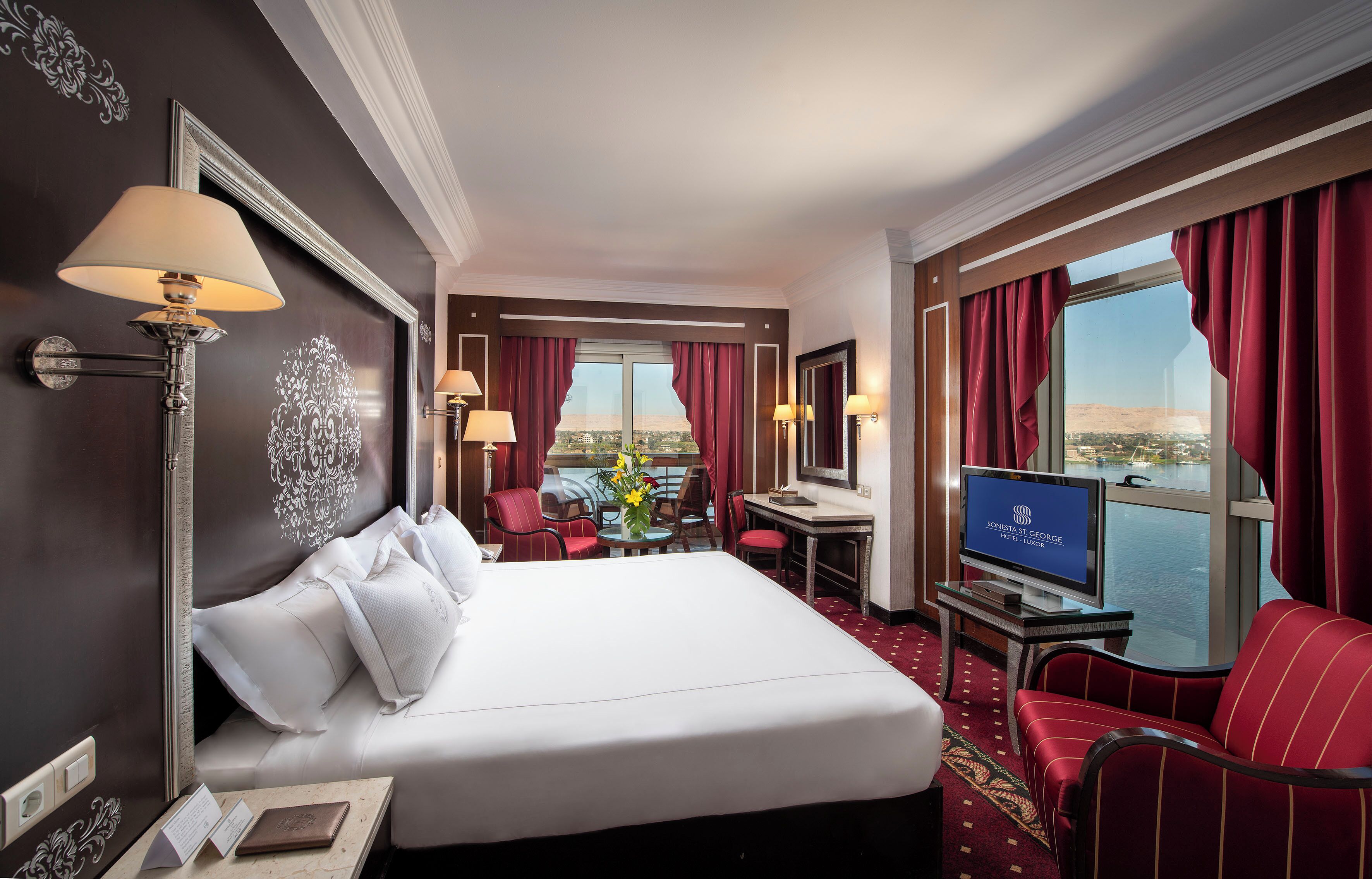 Suite reial | Minibar, caixa forta a l'habitació i escriptori 