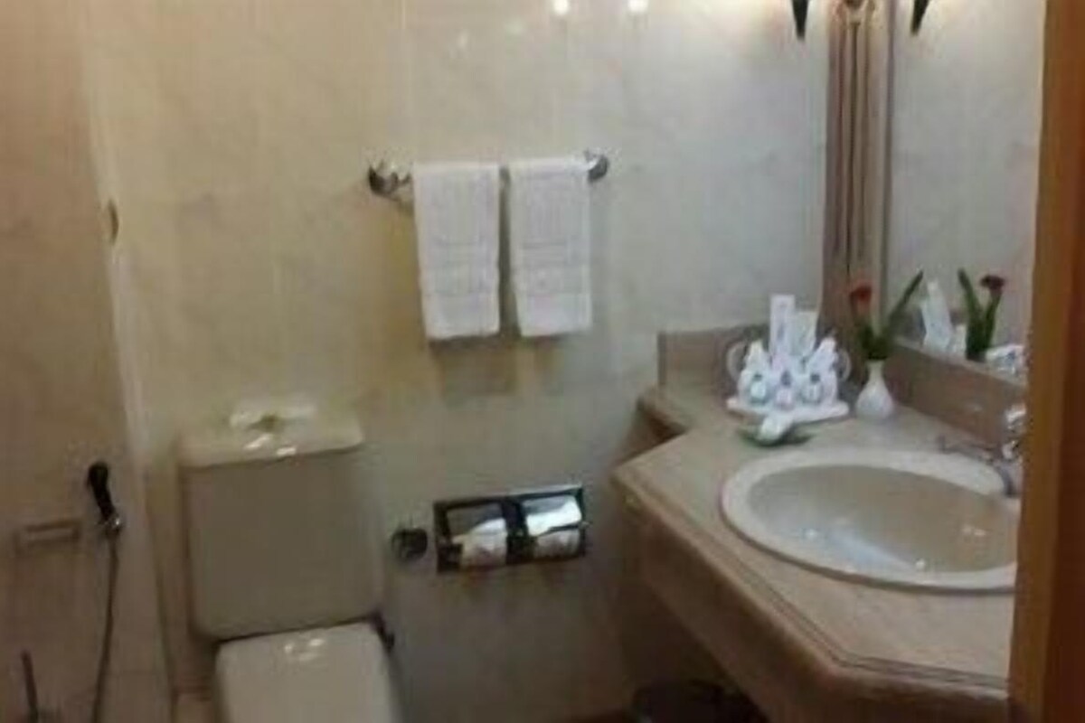 Banyo | Ücretsiz banyo/kozmetik ürünleri, saç kurutma makinesi, havlu, sabun 