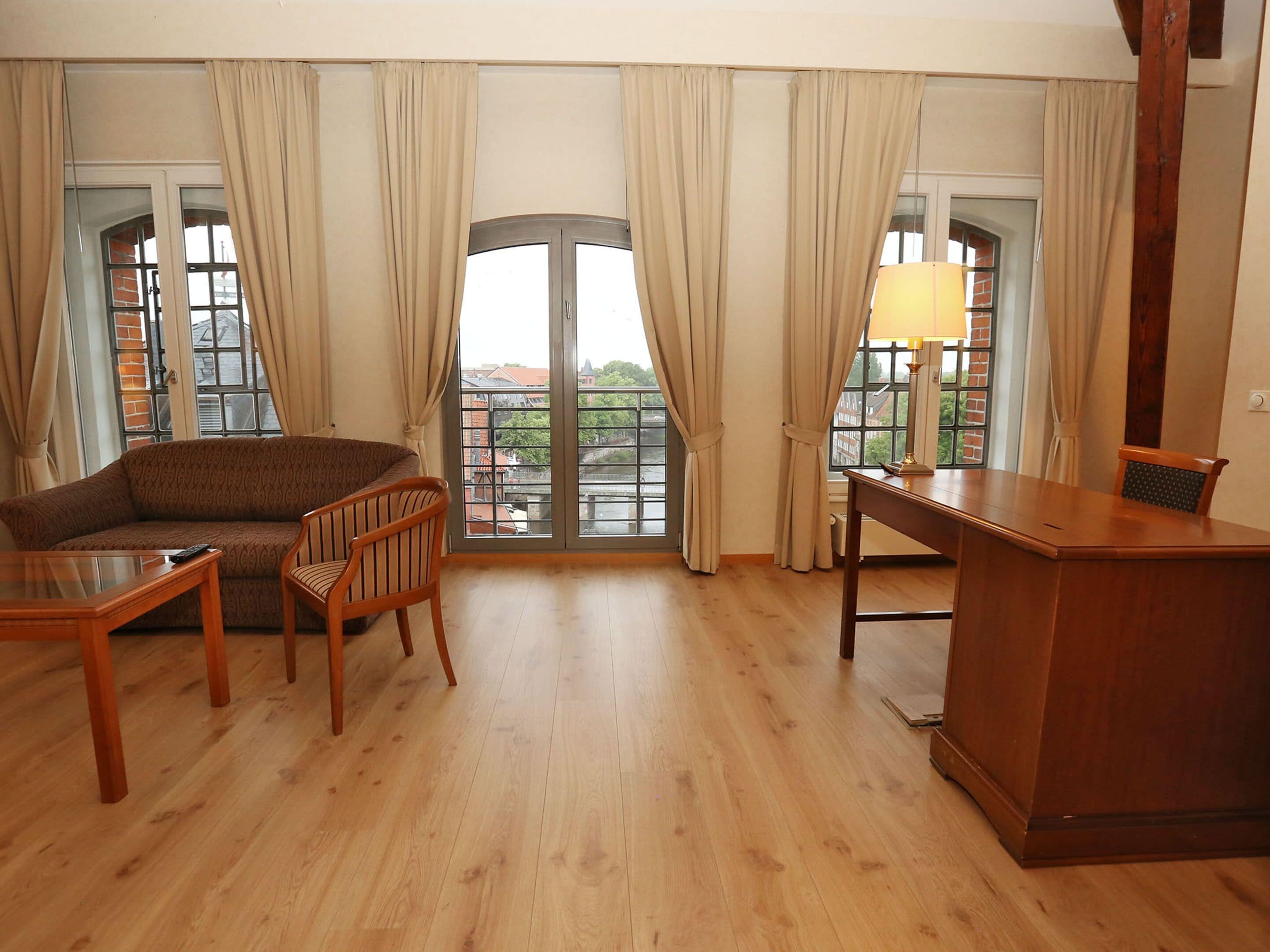 suite | 1 bedroom, free minibar, in-room safe, desk