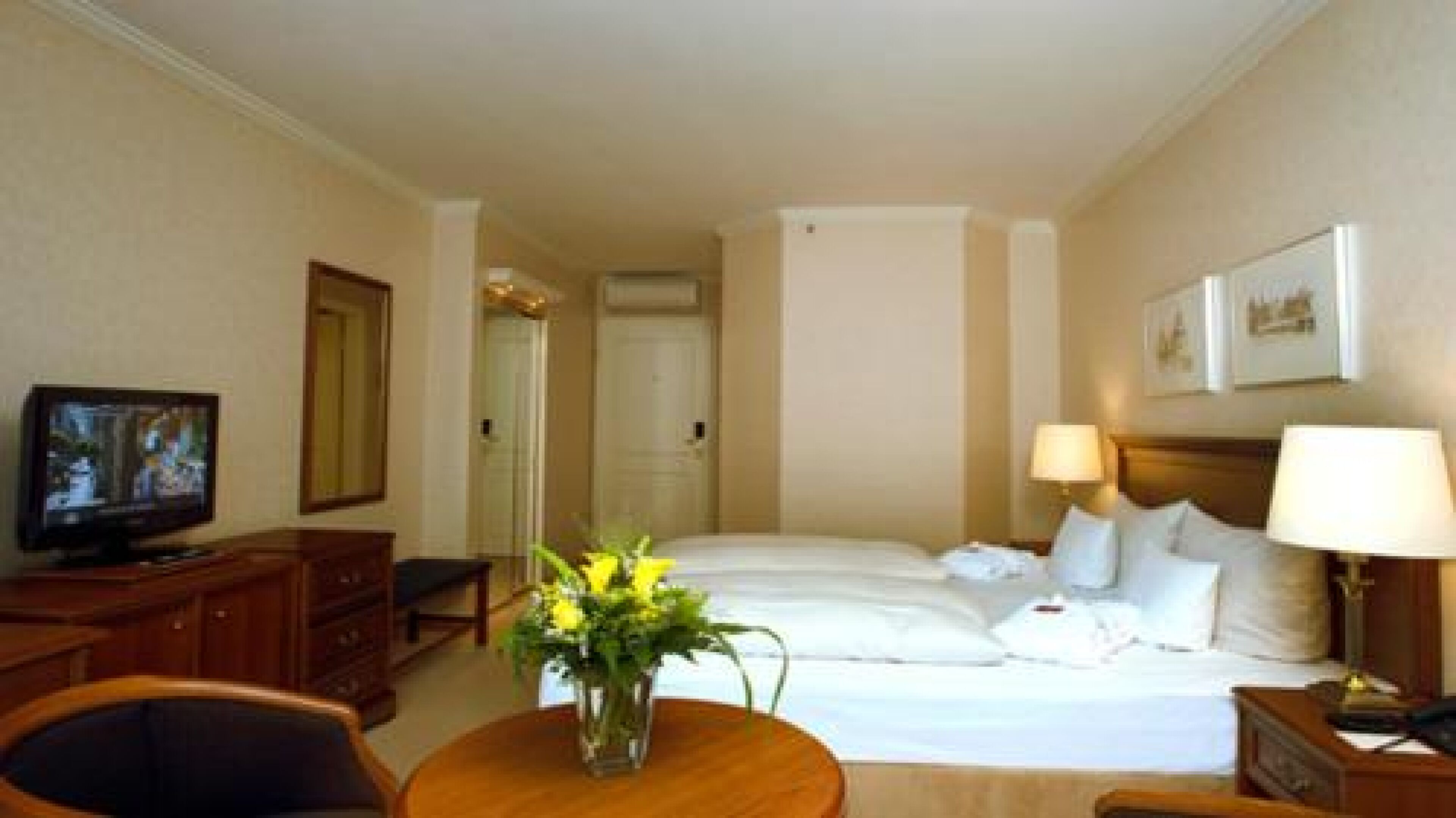 1 bedroom, free minibar, in-room safe, desk