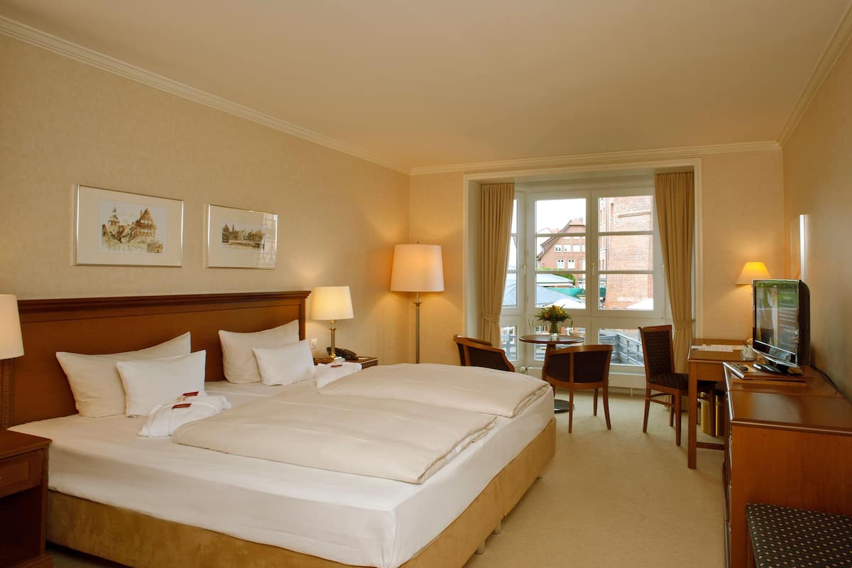 superior double room | 1 bedroom, free minibar, in-room safe, desk