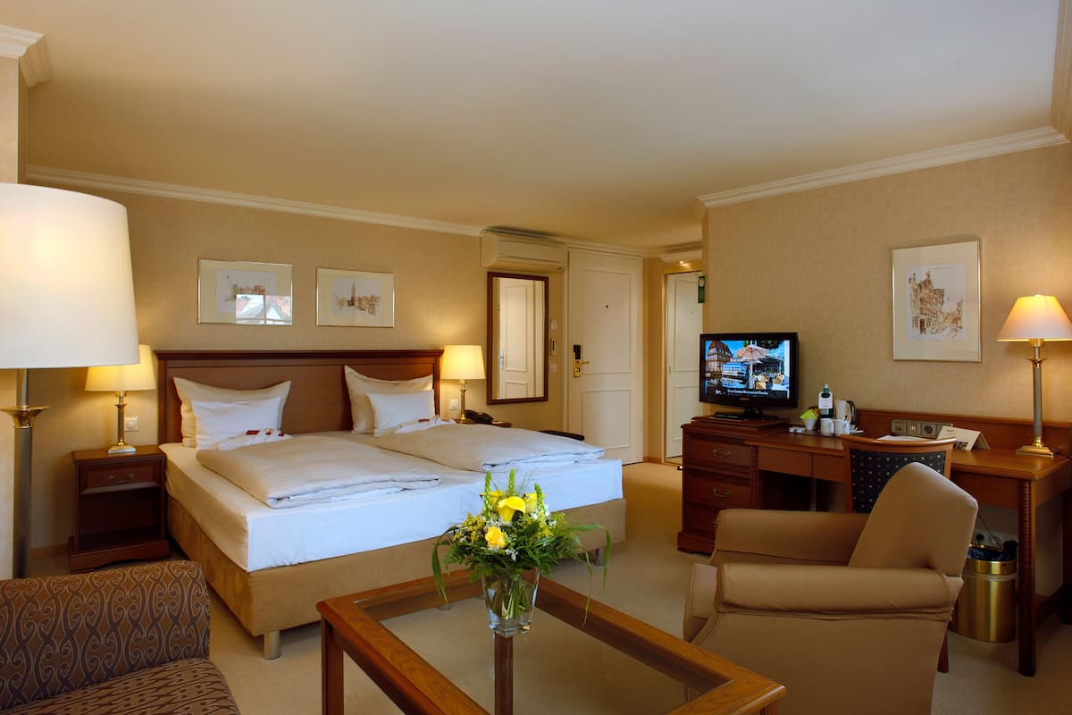 deluxe double room | 1 bedroom, free minibar, in-room safe, desk